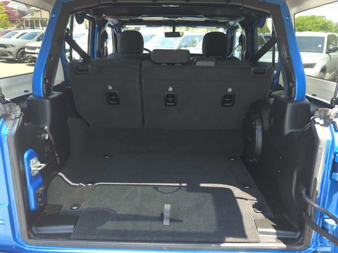 Used 2023 Jeep Wrangler Unlimited w/ Cold Weather Group AWD/4WD image 32