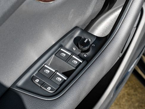 Used 2020 Audi Q8 Premium Plus image 41