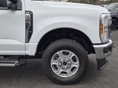 New 2026 Ford F250 XLT w/ FX4 Off-Road Package image 12
