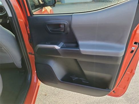 Used 2016 Toyota Tacoma SR5 image 31