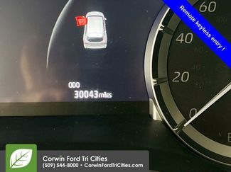 Used 2024 Toyota Highlander LE video 2