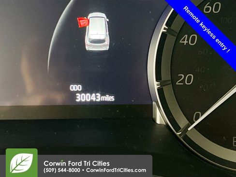 Used 2024 Toyota Highlander LE image 2