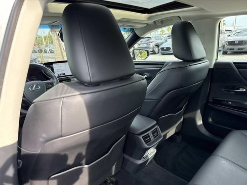 Used 2025 Lexus ES 350 w/ Premium Package FWD image 13