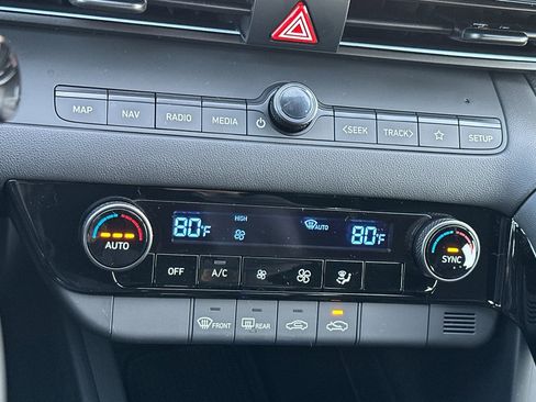 Used 2025 Hyundai Elantra SEL image 19