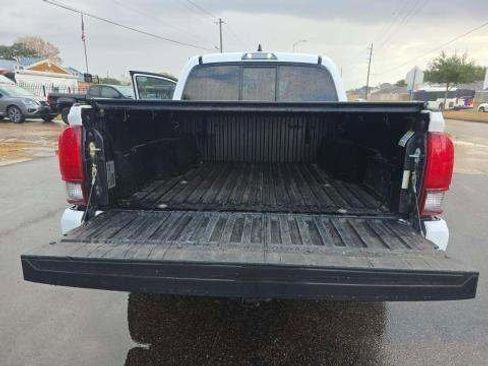 Used 2022 Toyota Tacoma SR image 9