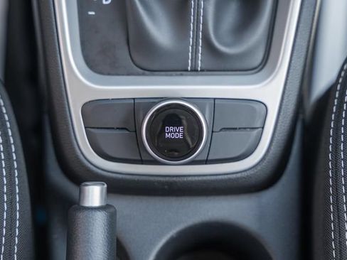 Used 2024 Hyundai Venue SEL FWD image 28