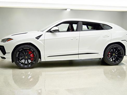 Used 2024 Lamborghini Urus S image 3