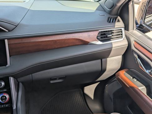 Used 2023 GMC Yukon XL Denali Ultimate image 18