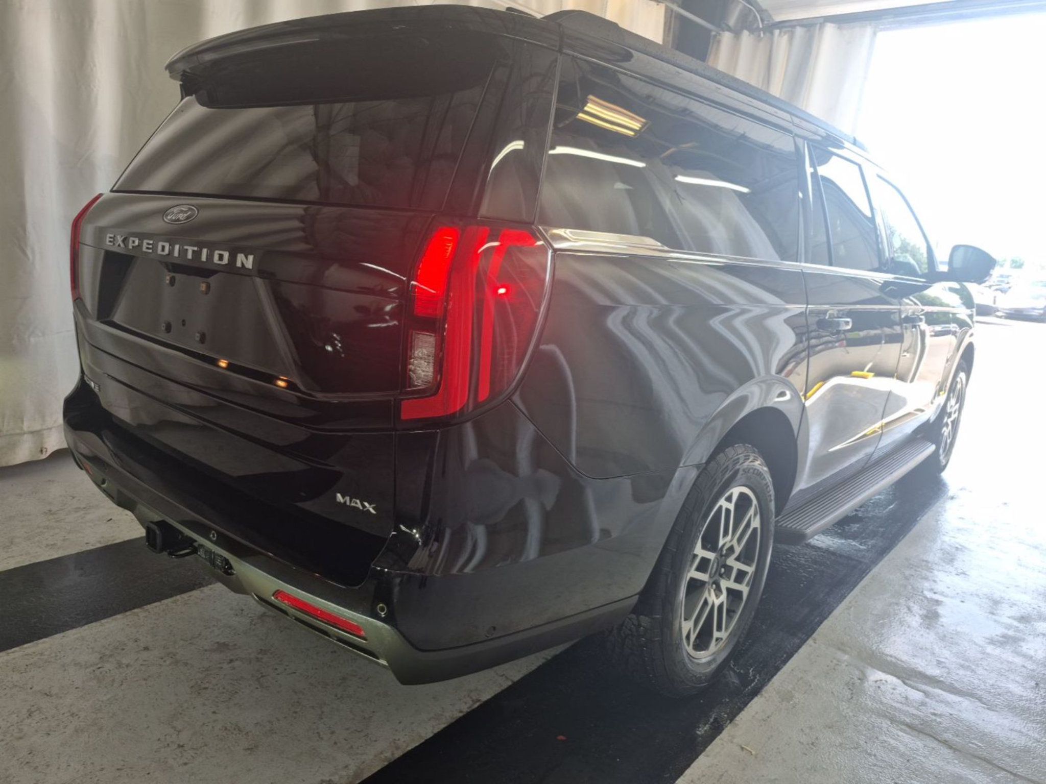 Used 2025 Ford Expedition Max Active AWD/4WD image 5