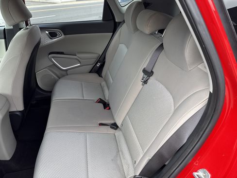 Used 2023 Kia Soul LX FWD image 13
