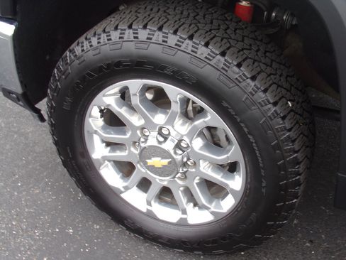 Used 2024 Chevrolet Silverado 3500 LTZ w/ LTZ Premium Package image 10