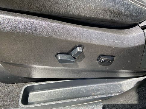 Used 2015 Chrysler Town & Country S w/ Driver Convenience Group FWD image 12
