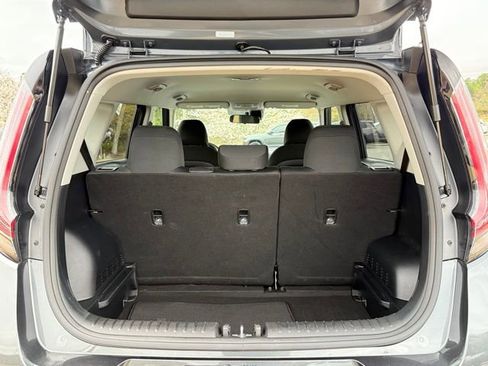 Used 2025 Kia Soul LX FWD image 29