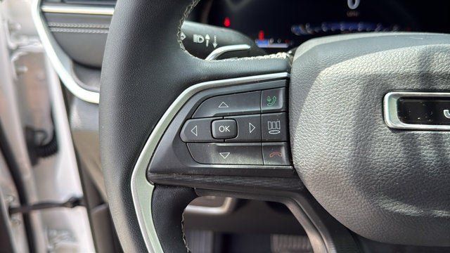 Used 2023 Jeep Grand Cherokee Altitude AWD/4WD image 16