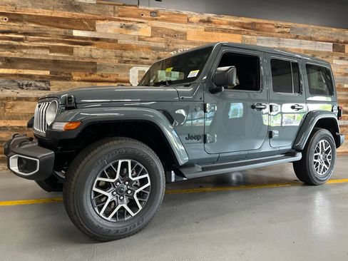 New 2026 Jeep Wrangler Unlimited Sahara AWD/4WD image 18