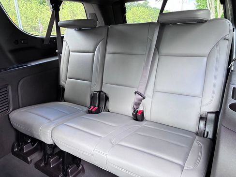 Used 2024 Chevrolet Suburban LT RWD image 12