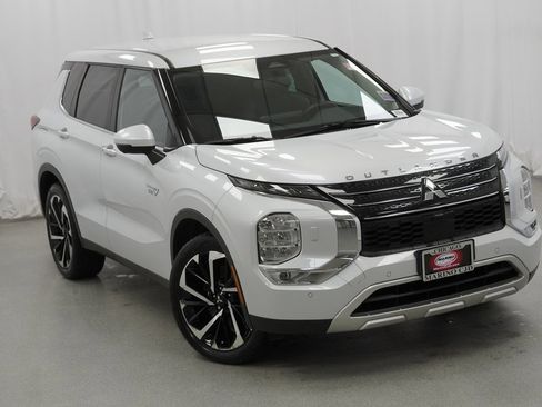 Used 2023 Mitsubishi Outlander SE image 10