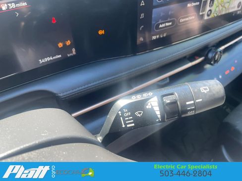 Used 2023 Nissan Ariya AWD image 31