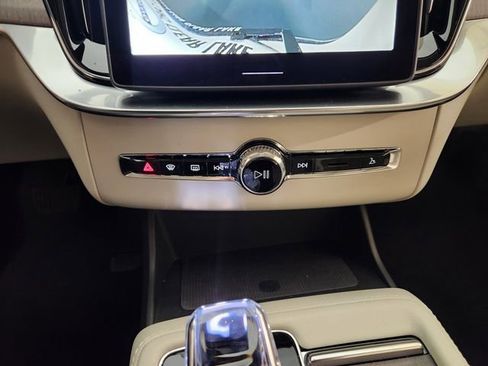 New 2026 Volvo XC90 T8 Ultra w/ Protection Package Premier AWD/4WD image 19