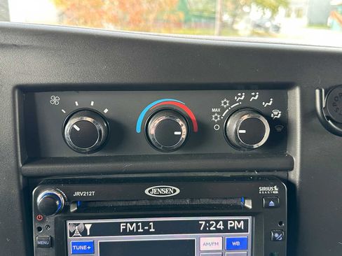 Used 2014 Chevrolet Express 4500 w/ RV Package image 39