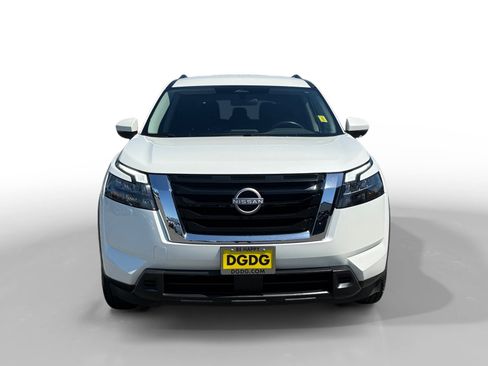 Used 2024 Nissan Pathfinder SV FWD image 8