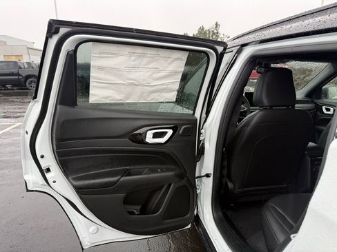 New 2026 Jeep Compass Limited image 32