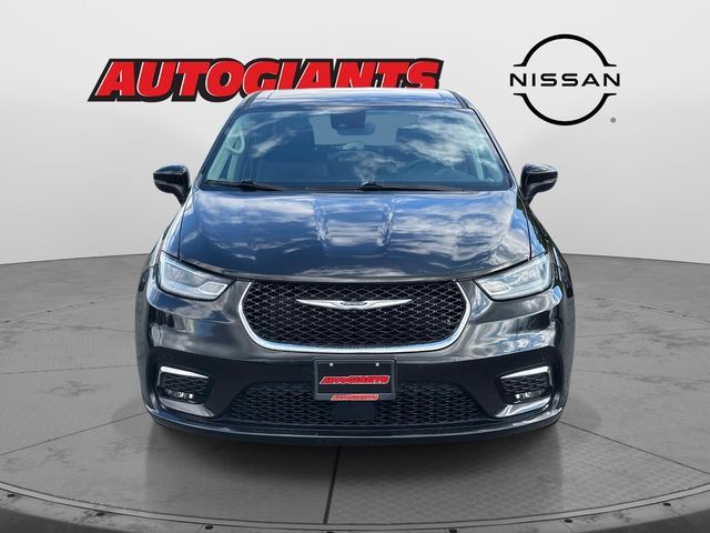 Used 2023 Chrysler Pacifica Touring-L FWD image 9