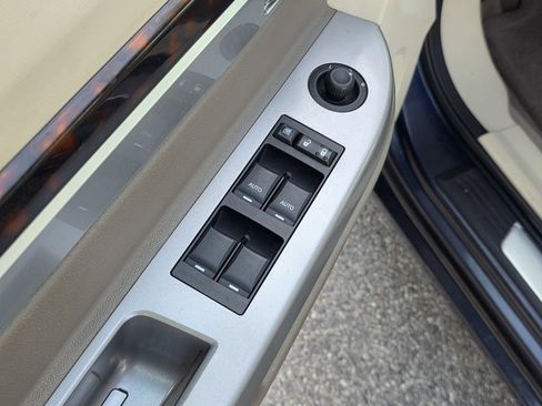 Used 2008 Chrysler Sebring Limited w/ Luxury Group FWD image 16
