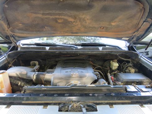 Used 2014 Toyota Tundra Platinum image 29