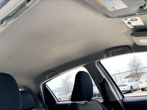 Used 2016 Toyota Yaris L image 21