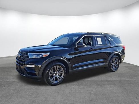 Used 2021 Ford Explorer XLT w/ Equipment Group 202A image 7