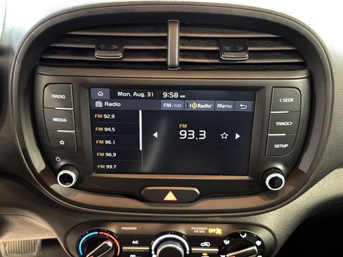 Certified 2023 Kia Soul LX w/ LX Technology Package FWD image 17