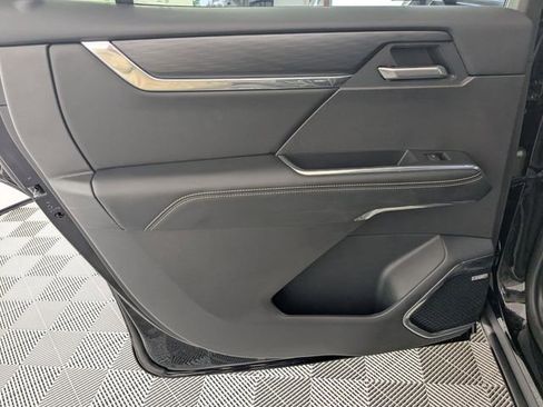 Used 2025 GMC Acadia Elevation image 27