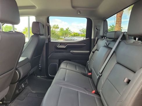 Used 2026 GMC Sierra 1500 SLT AWD/4WD image 17