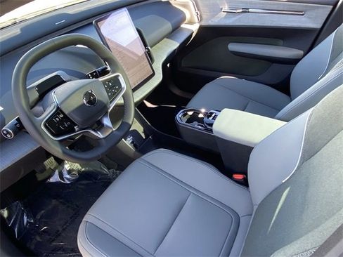 New 2025 Volvo EX30 Plus w/ Protection Package Premier image 19