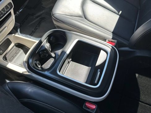 Used 2023 Chrysler Pacifica Touring-L AWD/4WD image 32