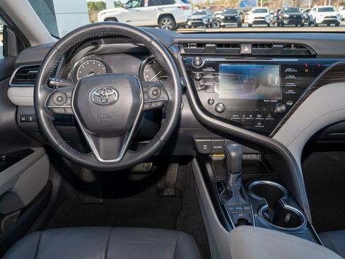 Used 2019 Toyota Camry XLE image 6