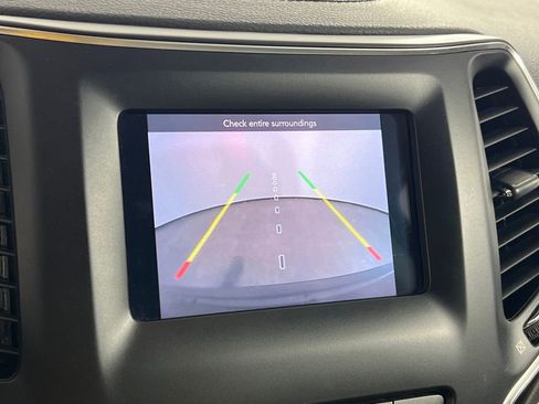 Used 2021 Jeep Cherokee Latitude Plus image 33