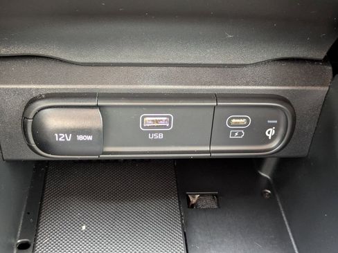 Used 2024 Kia Telluride EX w/ EX Captain's Chair Package image 24