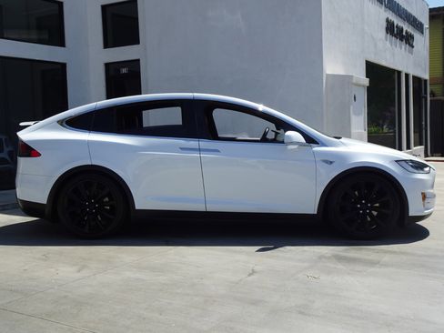 Used 2016 Tesla Model X 90D image 10