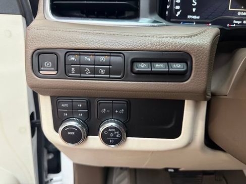 Used 2023 GMC Yukon Denali AWD/4WD image 26