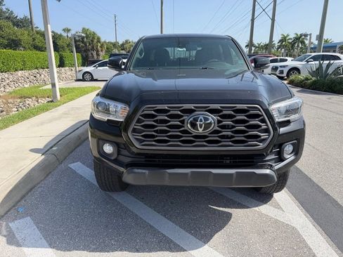 Used 2023 Toyota Tacoma TRD Off-Road w/ Technology Package AWD/4WD image 6