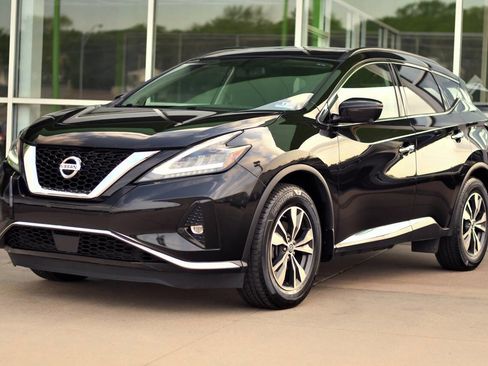 Used 2019 Nissan Murano SV w/ Premium Package image 3