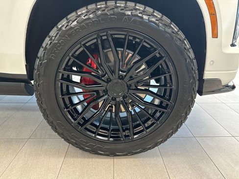 Used 2025 Cadillac Escalade V w/ LPO, ONYX Package AWD/4WD image 13