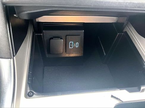 Used 2021 Ford Explorer XLT w/ Equipment Group 202A AWD/4WD image 28