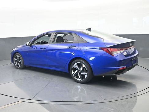 Used 2023 Hyundai Elantra SEL w/ Convenience Package FWD image 5