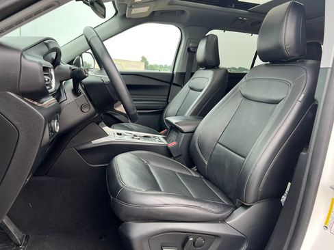 Used 2023 Ford Explorer Limited w/ Equipment Group 301A AWD/4WD image 3