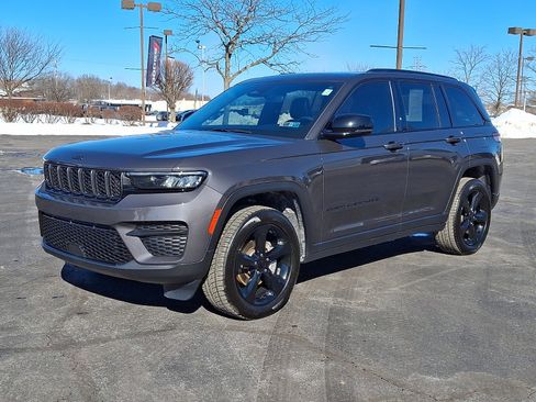 Used 2023 Jeep Grand Cherokee Altitude image 1