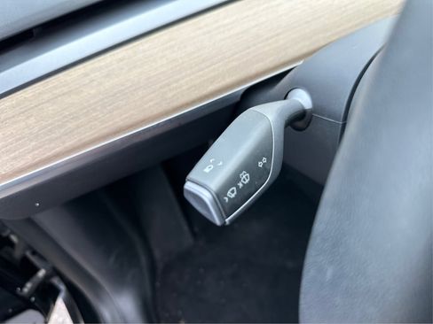 Used 2021 Tesla Model Y Long Range AWD/4WD image 17