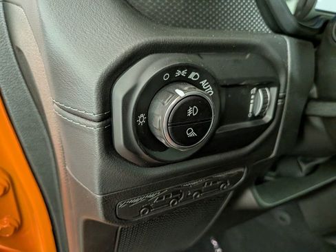 New 2025 Jeep Gladiator Rubicon w/ Convenience Group image 18